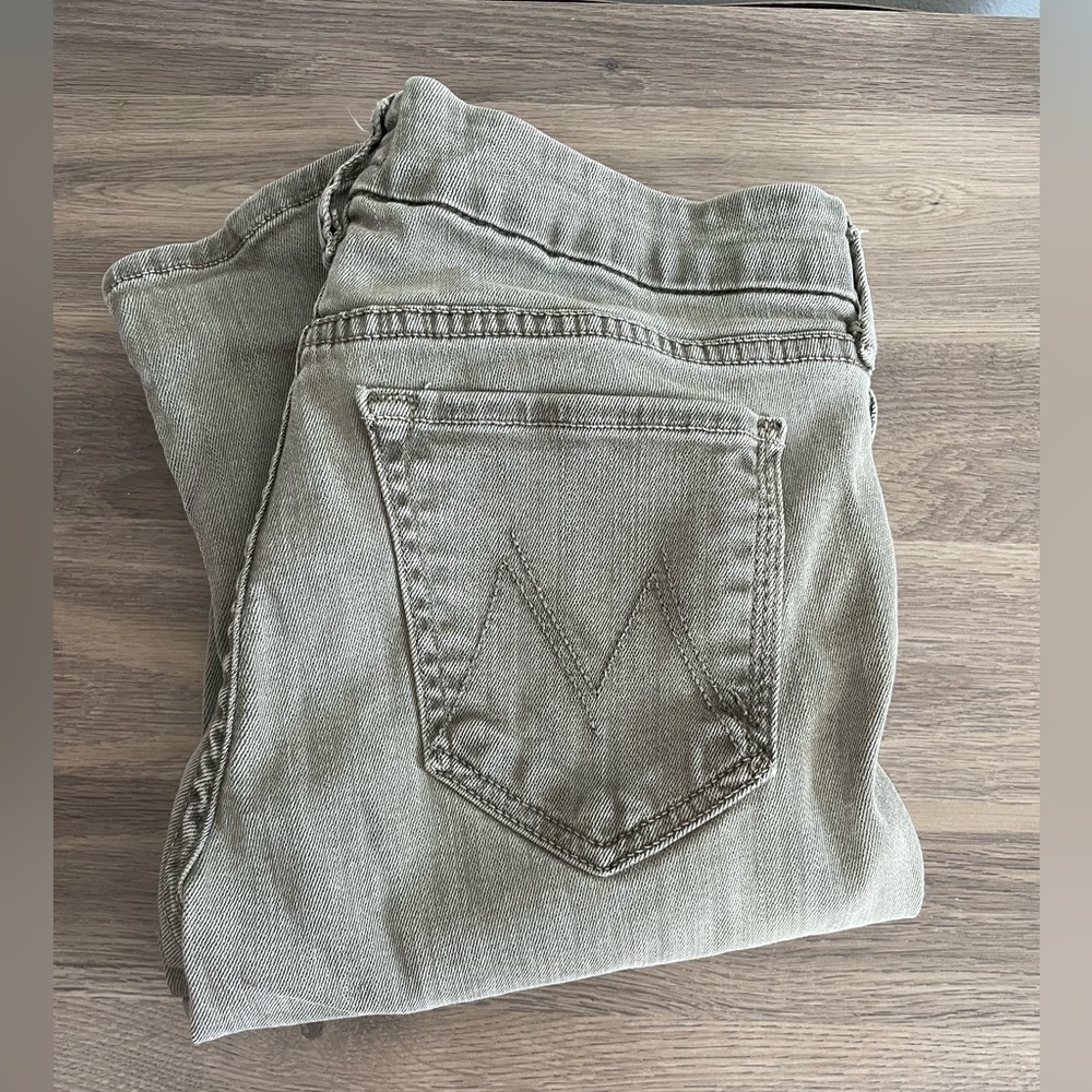Size 29 MOTHER ankle jean